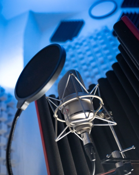 Studio-Mikrofon im Tonstudio in Hamburg für professionelle Songaufnahme